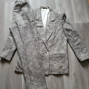Black Blazer with Notched Lapel and Tailored Silhouette